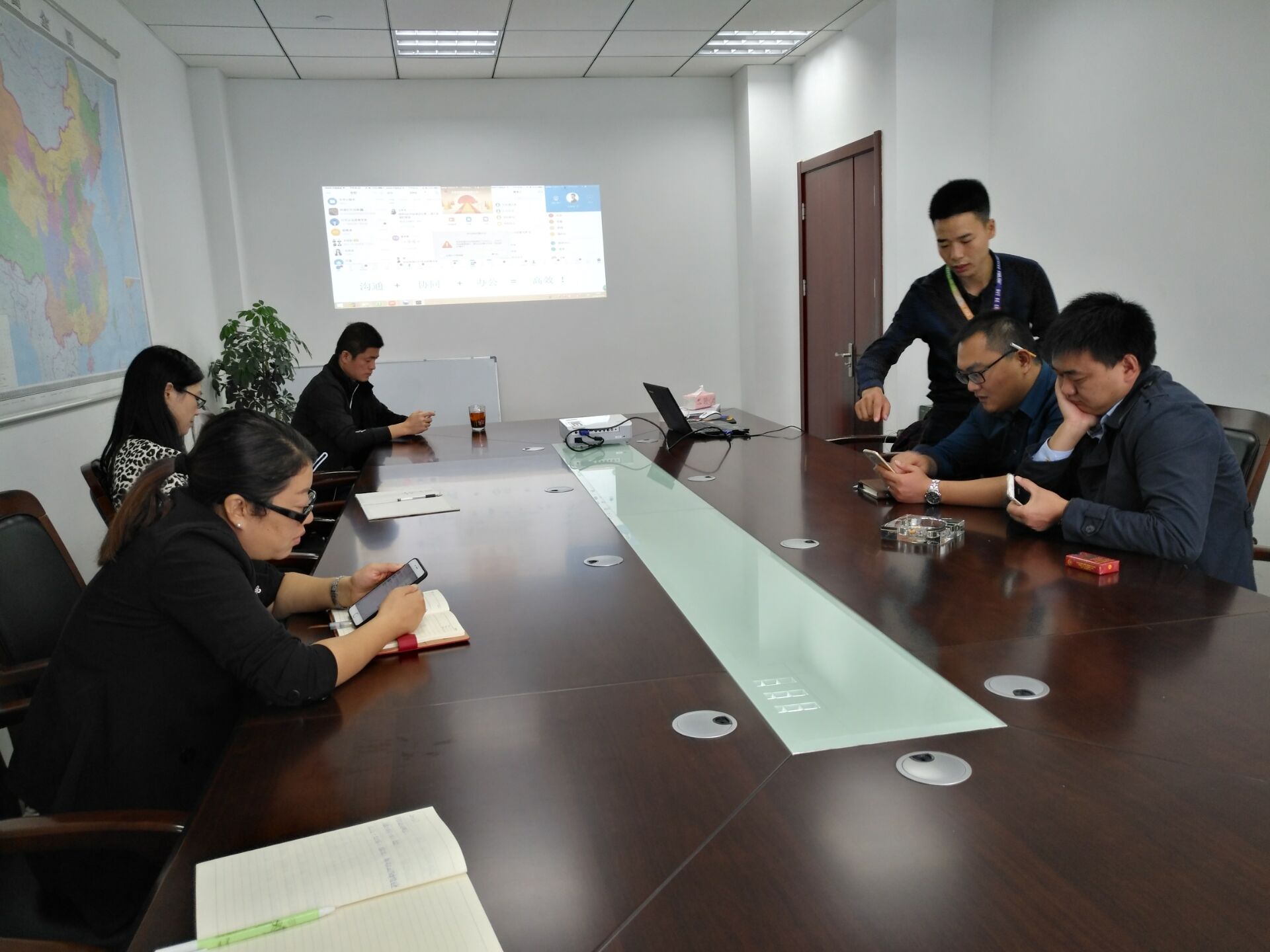 超碰四区環保引入釘釘辦公平台，打造高效團隊